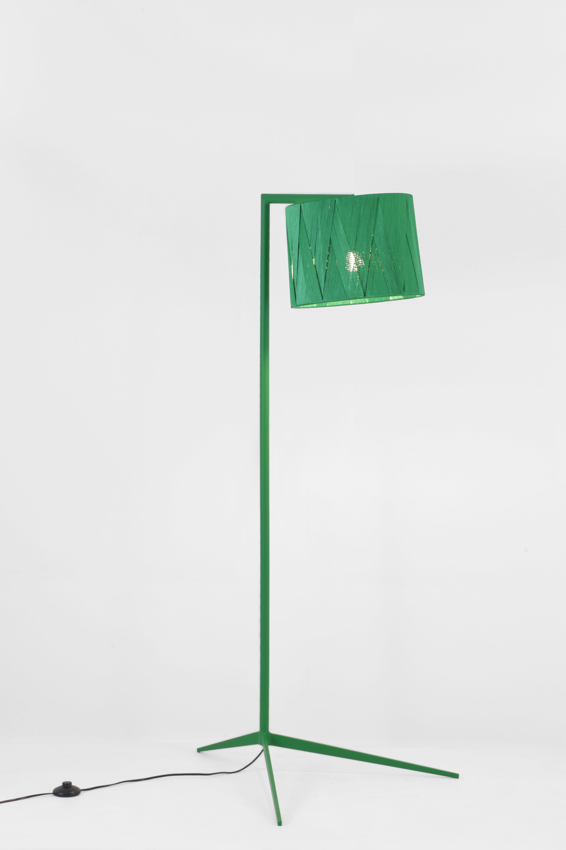 Apoena leitura_Verde Bandeira_Cup cetim verde bandeira_C481 EDIT.jpg